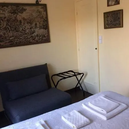 Les Rocailles De La Reine Bed & Breakfast *