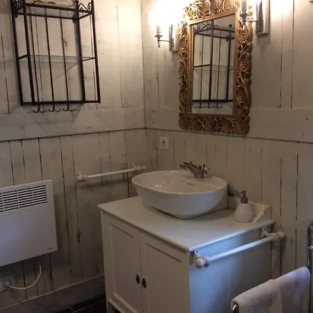 Les Rocailles De La Reine Bed & Breakfast *